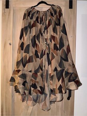 everleigh Silky soft, high-low skirt